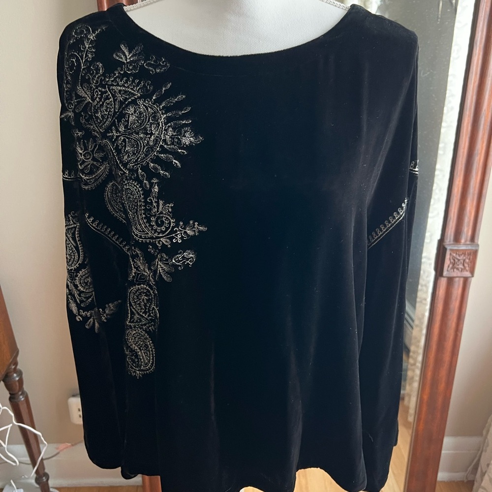 Sundance black velvet bell sleeve top